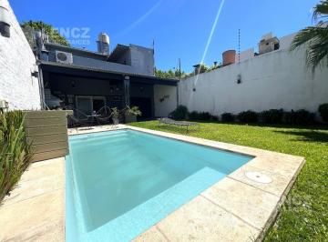 Casa · 268m² · 5 Ambientes · 2 Cocheras · Casa en Venta 5 Ambientes con Jardin, Pileta y Cochera Doble. Bernal Apto Credito Bancario
