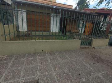 Casa de 5 ambientes, Córdoba · Casa de 3 Dormitorio y 350 m² Terreno en Venta Barrio Ombu