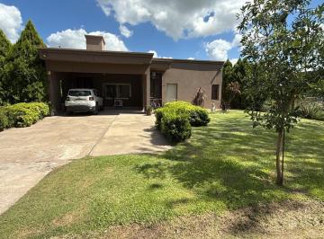 Casa · 244m² · 5 Ambientes · 2 Cocheras · Venta Casa en Barrio Privado Puerto Roldan