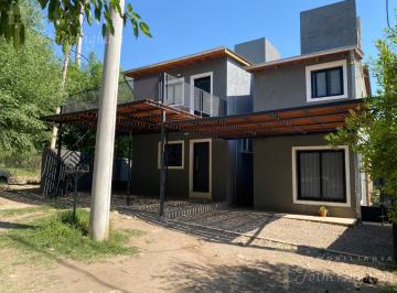 Casa · 217m² · 4 Ambientes · 1 Cochera · ¡Excelente Oportunidad de Inversión! Casa con Pileta + 3 Departamentos | Bº Villa Santarelli | Santa