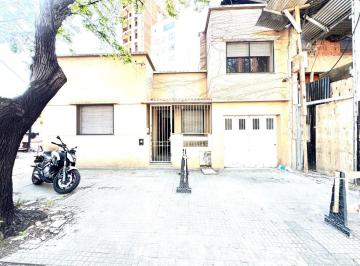 Casa de 3 ambientes Venta USD 100.000 · Casa a Reciclar Totalmente, en Lote de 10 X30 Idela Inversor