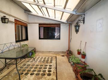 Departamento · 136m² · 5 Ambientes · Venta Piso Completo 4 Dorm. 2 Patios y Balcón, Excelente Ubicación, en Almagro Escucha Oferta!