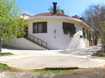 Casa de 7 ambientes, Núñez · Correa 2000 y o'Higgins Núñez | Venta Casa en Esquina 7 Ambientes y Jardín Parquizado Gran Terreno!