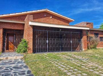 Casa · 294m² · 4 Ambientes · 1 Cochera · Oportunidad de Casa con Gran Terreno en Arguello!