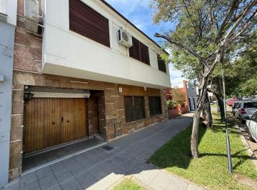 Casa · 261m² · 5 Ambientes · 2 Cocheras · Casa 5 Ambientes en Dos Plantas con Cochera Doble – Banfield Oeste Apta Credito