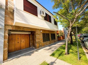 Casa · 261m² · 5 Ambientes · 2 Cocheras · Casa 5 Ambientes en Dos Plantas con Cochera Doble – Banfield Oeste Apta Credito