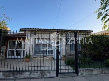 Casa · 270m² · 4 Ambientes · 1 Cochera · Casa 4 Ambientes en Castelar