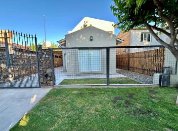 Casa · 160m² · 3 Ambientes · 3 Cocheras · Casa con Pileta, Tres Habitaciones y Dos Baños
