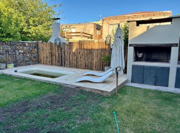 Casa · 160m² · 3 Ambientes · 3 Cocheras · Casa con Pileta, Tres Habitaciones y Dos Baños
