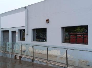 Bodega-Galpón · 2327m² · 9 Cocheras · Nave Industrial con Amplias Oficinas y Frente Sobre Hipolito