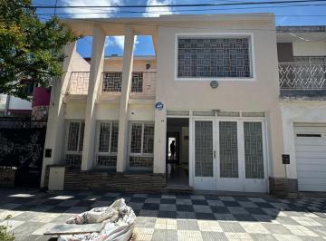 Casa · 160m² · 5 Ambientes · 1 Cochera · Casa en Venta Tres Dorm. - Haedo 68 - Alto Alberdi.
