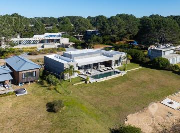 Casa · 1885m² · 5 Ambientes · Alquiler Casa 4 Dorm. Barrio Cerrado Laguna Escondida, José Ignacio