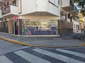 Local comercial · 60m² · Esquina Bajas Expensas con Sotano 2 Baños Muy Buen Locatario