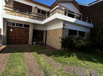 Casa · 250m² · 6 Ambientes · 2 Cocheras · Venta Casa 6 Ambientes en Barrio Guemes - Haedo