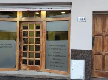 Oficina comercial de 4 ambientes, Lomas de Zamora · Oficina/consultorios en Alquiler Ubicado en Banfield