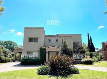 Casa de 5 ambientes, Moreno · Buen Nivel Constructivo y de Terminaciones