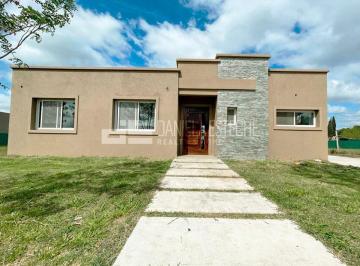 Casa · 150m² · 4 Ambientes · 2 Cocheras · Casa - Santa Lucia