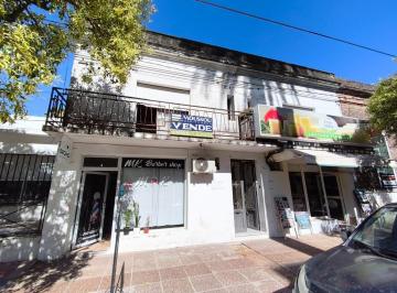 Casa · 247m² · 3 Dormitorios · Casa con Dos Locales y Dos Departamentos