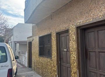 Casa de 5 ambientes, Lanús · Venta de Casa 5 Ambientes con Quincho y Pileta en Lanús Oeste