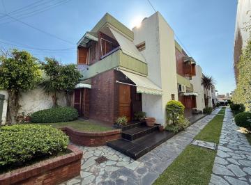 PH · 100m² · 4 Ambientes · 1 Cochera · PH en Tapiales con Cochera Excelente Estado