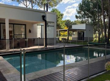 Casa de 5 ambientes, Costa Esmeralda · Impecable Casa en Venta Costa Esmeralda Golf 2. Permuta Departamento en Caba