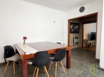 Casa · 150m² · 6 Ambientes · 1 Cochera · Casa en Venta. Tres Dorm..