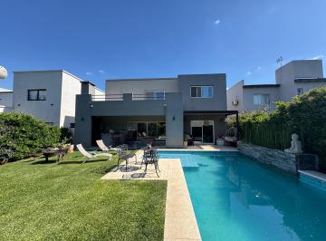 Casa · 170m² · 5 Ambientes · 2 Cocheras · Casa en Venta en Haras Maria Victoria