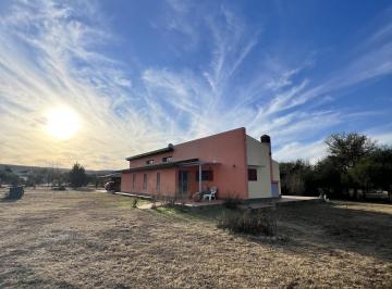 Casa · 251m² · 4 Ambientes · 1 Cochera · Venta de Importante Casa y Dos Monoambientes en Villa Cura Brochero