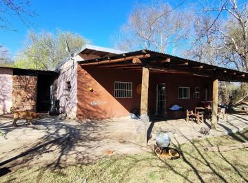 Casa · 330m² · 4 Ambientes · 2 Cocheras · Se Vende Propiedad con Vivienda, Galpones y Caballerizas en Zona Sur de Cordoba Capital