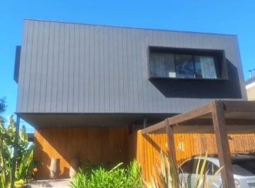 Casa · 210m² · 4 Ambientes · Casa en Boat Center