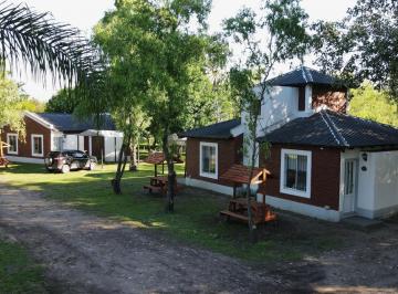 Campo · 20000m² · 6 Ambientes · 6 Cocheras · Complejo de Seis Cabañas y Piscina a 5 Minutos de La Costanera de Gualeguaychú y a 2 Minutos de Las