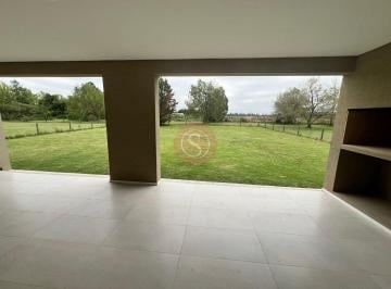 Casa · 138m² · 4 Ambientes · 2 Cocheras · Casa en Venta en Barrio Los Alcanfores, Pilar, G. B. a. Zona Norte