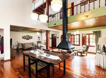 Casa · 230m² · 3 Ambientes · 2 Cocheras · Gran Casa en Venta en Villa Castells