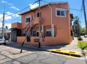 Casa de 7 ambientes, Avellaneda · Hermosa Casa en Dos Plantas (Opcional Dos Viviendas, Cada Una con Entrada Independiente) con Garage.