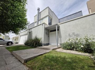 Casa · 273m² · 5 Ambientes · Venta | Casa 3 Hab en B° Manzanar | Cipolletti
