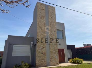 Casa de 4 ambientes, Bahía Blanca · Casa en Venta en Victorica 2500, Las Cañitas I, Bahia Blanca