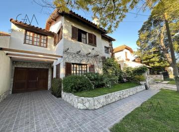 Casa · 250m² · 4 Ambientes · 1 Cochera · Casa en Alquiler Temporario en San Carlos