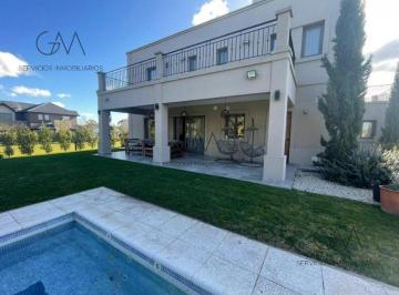 Casa · 300m² · 6 Ambientes · Casa en Alquiler Temporada Rumenco