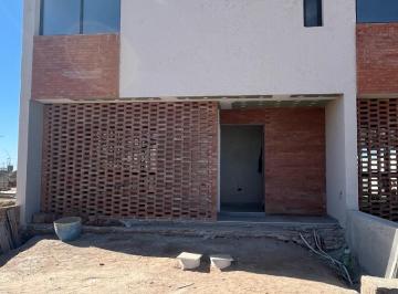 Casa · 133m² · 5 Ambientes · 2 Cocheras · Dúplex Excelente Calidad - Pampas de Manantiales - Entrega Mayo 2026