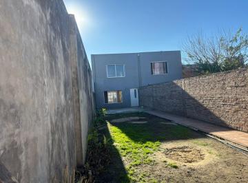 Casa · 110m² · 3 Ambientes · 2 Cocheras · En Venta Importante Propiedad en Isidro Casanova