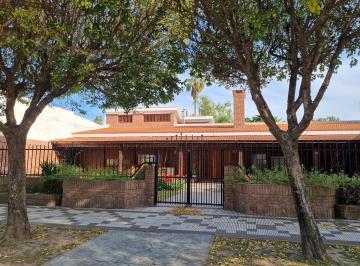 Casa · 250m² · 6 Ambientes · 1 Cochera · Casa de 3 Dorm. en Oliveros