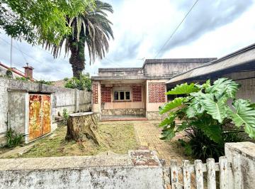 Casa de 4 ambientes, Lomas de Zamora · Casa 4 Amb con Garage y Mucho Fondo!