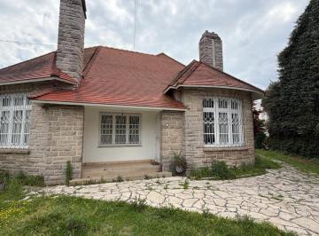 Casa · 544m² · 5 Ambientes · 4 Cocheras · Casa en Temperley Oeste