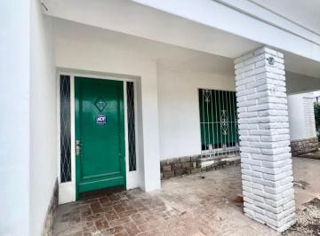 Casa de 8 ambientes, Villa Nueva · Amplia Casa Esquina Desarrollada en Terreno de 825 m²