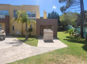 Casa · 250m² · 4 Ambientes · 2 Cocheras · Alquiler Casa en Barrio Pinamar Chico 3 Dorm. Pileta Jardín Pinamar