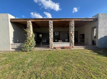 Casa · 220m² · 3 Dormitorios · 2 Cocheras · Casa B° Pinares de Furlotti
