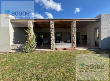 Casa · 220m² · 3 Dormitorios · 2 Cocheras · Casa B° Pinares de Furlotti