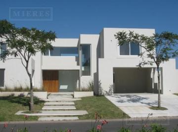 Casa · 429m² · 7 Ambientes · 2 Cocheras · Casa en Venta con Renta en Lote Interno en El Golf, Nordelta