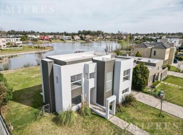 Casa · 170m² · 4 Ambientes · 1 Cochera · Casa en Venta a La Laguna - San Marco Villanueva.