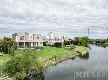 Casa · 170m² · 5 Ambientes · 2 Cocheras · Casa en Venta a La Laguna en San Francisco - Villanueva.